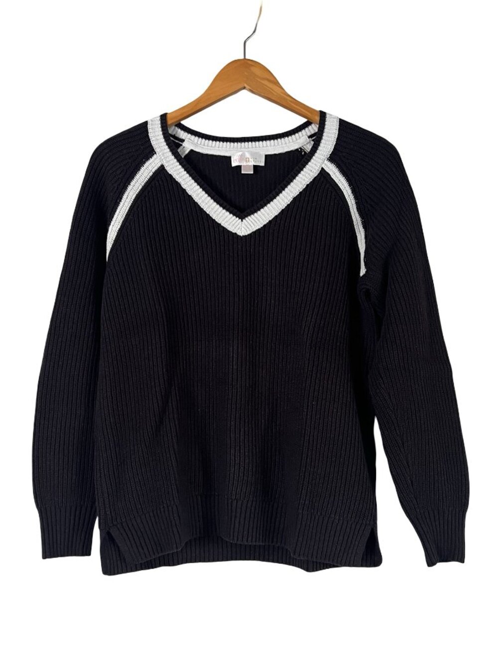 A721564 Belle Kim Gravel Country Club Shaker Knit V-Neck Sweater Black M